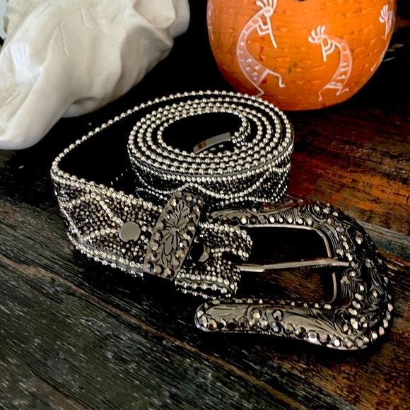 Cedar Rose Leather Scallop Rhinestone Studded Belt Size M/L Perfect Condition - Picture 2 of 4